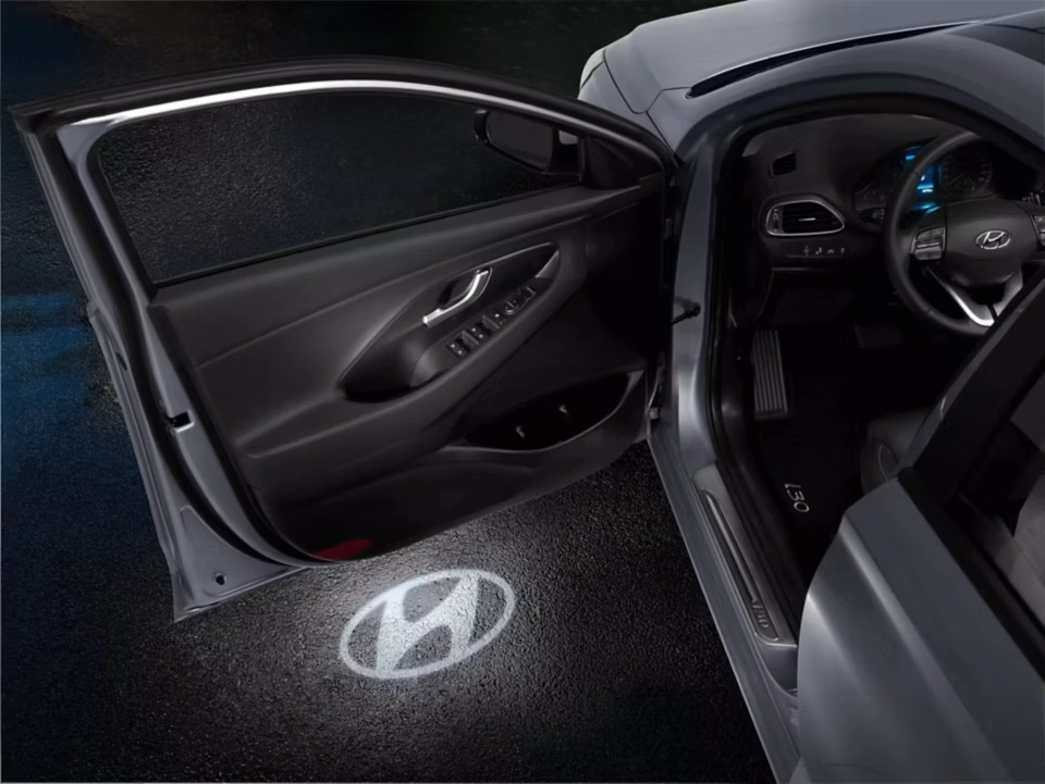 LED projektori na vratima, logotip Hyundai